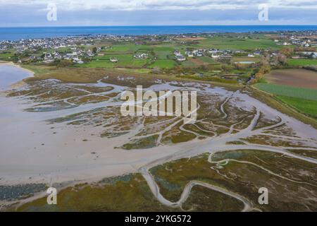 LuftBild Bucht Baie du Kernic am Ärmelkanal BEI Ebbe, Sandbänke, Plouescat, Leon, Departement Finistère Penn-Ar-Bed, région Bretagne Breizh, Frankreich *** vue aérienne Baie du Kernic sur la Manche à marée basse, bancs de sable, Plouescat, Leon, Finistère Penn Ar Bed Department, Bretagne Breizh region, France Banque D'Images