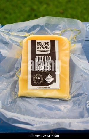 Sao Francisco de Paula, Brésil - 12 novembre 2024 : Queijo serrano (fromage serrano), fromage traditionnel et artisanal de la Campos de Cima da Serr Banque D'Images