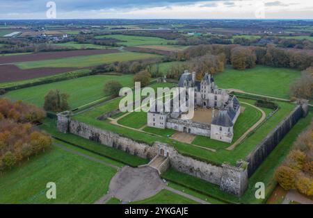 Luftbild Schloß Chateau de Kerjean im Stil der Renaissance, Saint-Vougay, Leon, Departement Finistère Penn-Ar-Bed, Region Bretagne Breizh, Frankreich *** vue aérienne du château Renaissance Château de Kerjean, Saint Vougay, Léon, département Finistère Penn Ar Bed, région Bretagne Breizh, France Banque D'Images