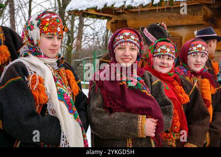 uzhhorod, ukraine - 15 janvier 2017 : festival vasyllya. chœur enflammé. célébrer les vacances d'hiver dans le musée de l'architecture folklorique et de la vie. traditionnel Banque D'Images