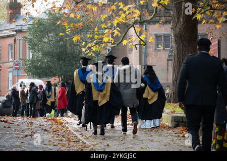 Journée de remise des diplômes de l'Université de Coventry, cathédrale de Coventry, West Midlands, Angleterre, Royaume-Uni Banque D'Images