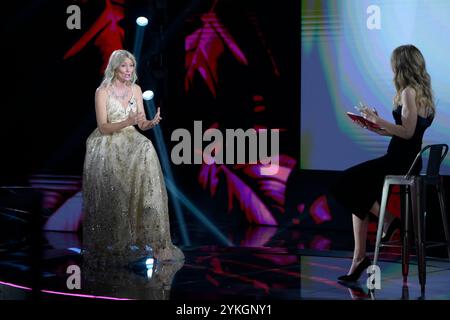 Flavia Vento assiste au premier épisode de l'émission de télévision Rai 'Belve' aux studios Fabrizio Frizzi. Banque D'Images