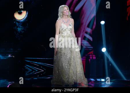 Flavia Vento assiste au premier épisode de l'émission de télévision Rai 'Belve' aux studios Fabrizio Frizzi. Banque D'Images