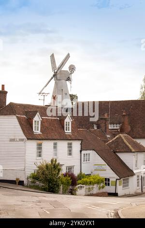 Royaume-Uni, Kent, Weald of Kent, Cranbrook, The Hill avec moulin à vent à smock de Crambrook Union Banque D'Images