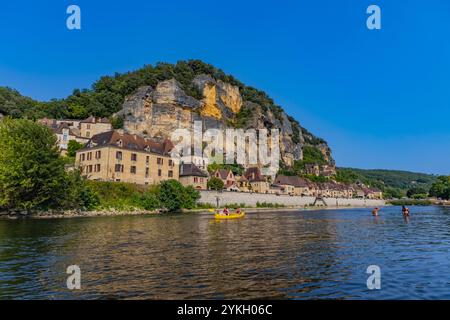 La Roc Gageac ; France : 20 août ; 2024 : village fluvial médiéval de la Roc Gageac en Dordogne Banque D'Images