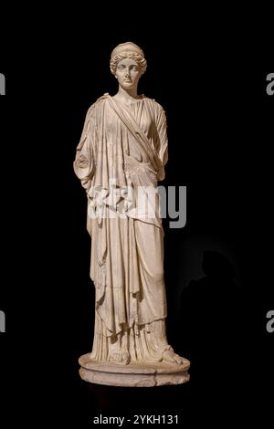 Art romain antique, Statue d'Héra, période impériale à partir d'un spécimen grec classique original, marbre pantalique. De Rome, actuellement dans le Capitole Banque D'Images