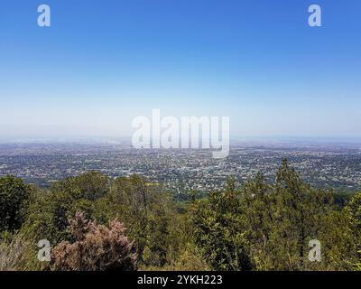 Vue depuis le parc national de table Mountain au Cap jusqu'à la région de Claremont en Afrique du Sud Banque D'Images