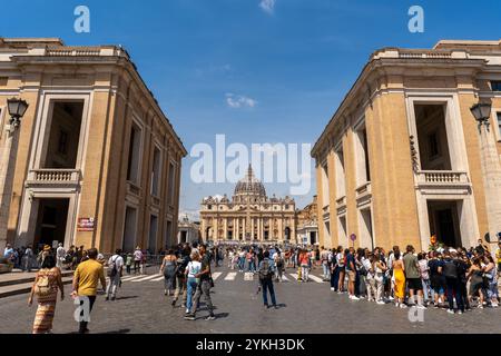 Vatican, Italie - 29 mai 2024 : Piazza Papa Pio XII au Vatican. Banque D'Images