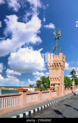 Pont dans le Parc Royal, Montazah Alexandria. L'Égypte. Banque D'Images