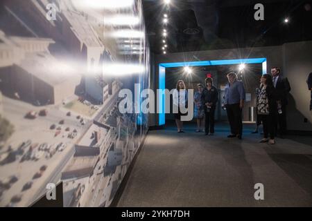 Extérieurs, intérieurs et artefacts au mémorial national et musée d'Oklahoma City. L'attentat à la bombe d'Oklahoma City était un attentat à la bombe perpétré contre un camion piégé perpétré à l'intérieur du bâtiment fédéral Alfred P. Murrah à Oklahoma City, Oklahoma, États-Unis, le 19 avril 1995, le deuxième anniversaire de la fin du siège de Waco. L'attentat à la bombe reste l'acte de terrorisme national le plus meurtrier de l'histoire des États-Unis. Banque D'Images