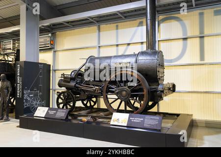 Shephensons Rocket conçu par George et Robert Stephenson exposé à la Locomotion Darlington County Durham Angleterre GB Europe Banque D'Images