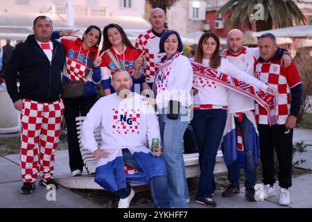 Split, Croatie. 18 novembre 2024. Les supporters croates se rassemblent dans les rues de Split, en Croatie, devant le match de l'UEFA Nations League entre la Croatie et le Portugal le 18 novembre 2024. Photo : Ivo Cagalj/PIXSELL crédit : Pixsell/Alamy Live News Banque D'Images