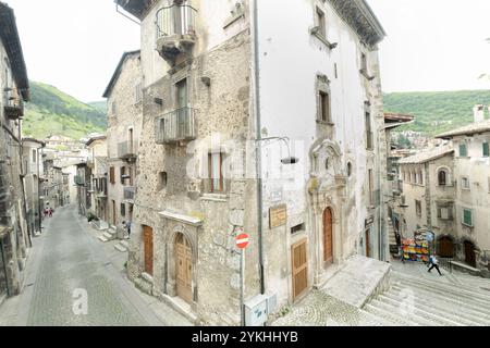 Scanno, Abruzzes. Scanno est une ville italienne de 1 782 habitants située dans la province de L'Aquila, dans les Abruzzes. Italie Banque D'Images