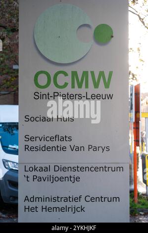 Signature de l'organisation gouvernementale de protection sociale OCM CPAS de la municipalité de Ruisbroek, Brabant flamand, Belgique, 11 novembre 2024 Banque D'Images