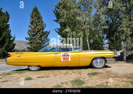 Musée national du transport et du jouet à Wanaka, Otago, Île du Sud, Nouvelle-Zélande. Coupé de ville 1960 de Cadillac Banque D'Images