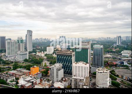 23 avril 2022 Kuala Lumpur Malaisie- la capitale dynamique de la Malaisie. C'est une plaque tournante pour le shopping, avec tout, des centres commerciaux luxueux aux s colorés Banque D'Images