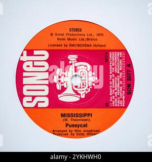 Label central de la version single de sept pouces de Mississippi par Pussycat, qui est sortie en 1976 Banque D'Images