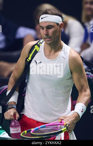 Malaga, Espagne. 18 novembre 2024. MALAGA, ESPAGNE - 18 NOVEMBRE : Rafa Nadal, de Team Spain, regarde lors d'une séance d'essais avant la finale de la Coupe Davis 2024 au Palacio de Deportes Jose Maria Martin Carpena le 18 novembre 2024 à Malaga, Espagne. (Photo de Francisco Macia/photo Players images/Magara Press) crédit : Magara Press SL/Alamy Live News Banque D'Images