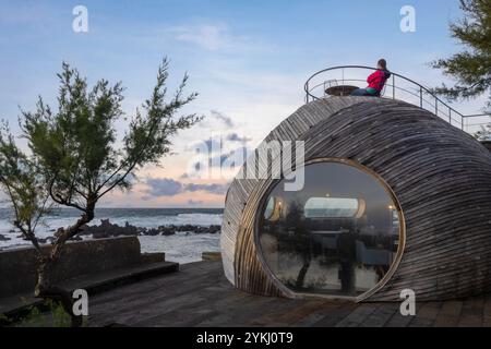 Sur l'île de Pico, Açores se trouve le bar Cella, doté d'une architecture impressionnante. Banque D'Images