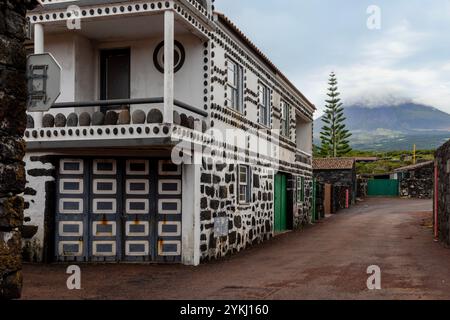 Le village de Lajido est situé dans l'un des centres de la cave de lave sur l'île de Pico, aux Açores. Banque D'Images