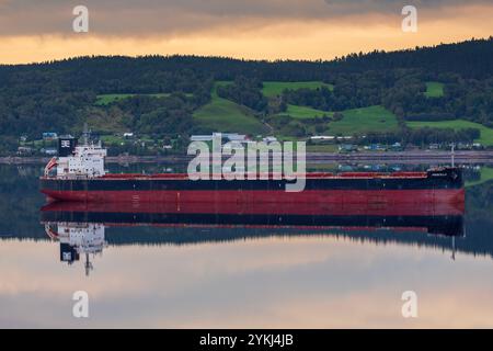 Cargo, rivière Sagueney, la Baie, Saguenay, Québec, Canada Banque D'Images