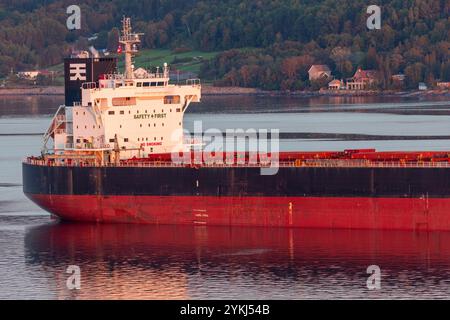 Cargo, rivière Saguenay, la Baie, Saguenay, Québec, Canada Banque D'Images
