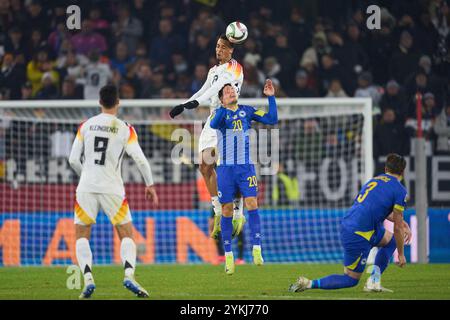 Felix Nmecha, DFB 13 Competition for the ball, tackling, duel, header, zweikampf, action, combat contre Haris Hajradinovic, Bosnien-Herzégovine Nr. 20 dans l'UEFA Nations League 2024 match ALLEMAGNE - BOSNIE HERZÉGOVINE 7-0 dans la saison 2024/2025 au 16 novembre 2024 à Fribourg, Allemagne. Photographe : Peter Schatz Banque D'Images
