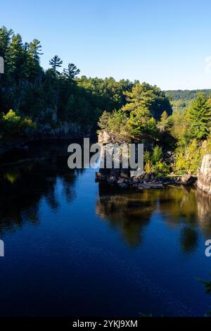 Dalles de la rivière Croix. Photographie du matin prise à Interstate State Park, près de Croix Falls, Wisconsin, USA. Banque D'Images