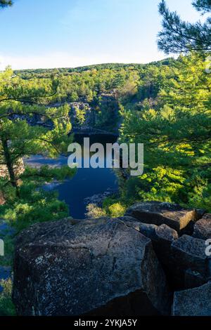 Dalles de la rivière Croix. Photographie du matin prise à Interstate State Park, près de Croix Falls, Wisconsin, USA. Banque D'Images