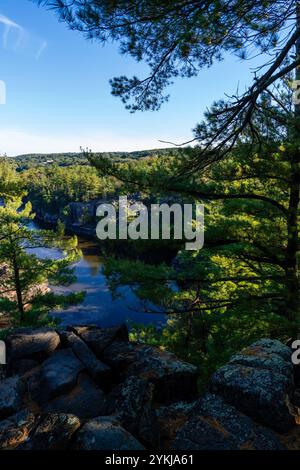 Dalles de la rivière Croix. Photographie du matin prise à Interstate State Park, près de Croix Falls, Wisconsin, USA. Banque D'Images