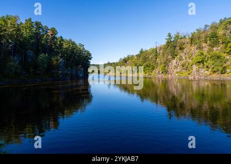 Dalles de la rivière Croix. Photographie du matin prise à Interstate State Park, près de Croix Falls, Wisconsin, USA. Banque D'Images