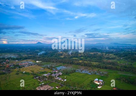 Panorama du Mont Agung et des rizières sur l'île de Bali Banque D'Images