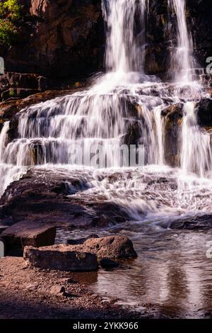 Photographie prise au parc d'État de Gooseberry Falls, près de Two Harbors, Minnesota, États-Unis, par un bel après-midi d'automne. Banque D'Images