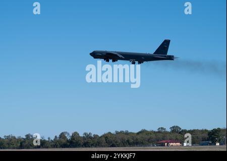 Un B-52H Stratofortress décolle de la base aérienne de Barksdale, La., 14 novembre 2024. Le B-52 est crucial pour la mission 2nd Bomb Wing, fournissant une dissuasion stratégique, une frappe mondiale et un soutien au combat... n'importe quand, n'importe où. (Photo de l'US Air Force par Hailey Farrell, aviateur principal) Banque D'Images