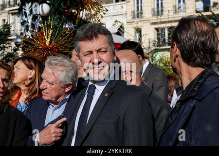 Marseille, France. 17 novembre 2024. Le député Franck Allisio vu à la 222ème Foire Santon à Marseille. La 222ème édition de la Foire de Santon rassemble 22 artisans de santon de la région Provence. La foire, qui attire des milliers de visiteurs chaque année, sera bien sûr l’occasion de découvrir les classiques et les dernières créations des artisans sur le Quai du Port jusqu’au 5 janvier 2025. Crédit : SOPA images Limited/Alamy Live News Banque D'Images