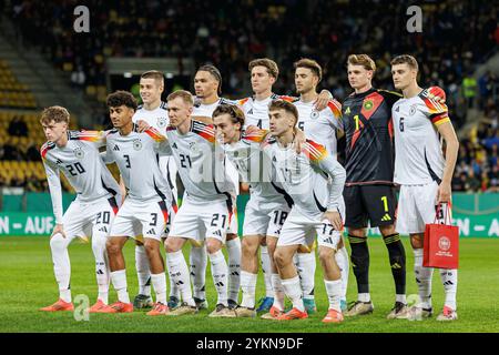 firo : 15 novembre 2024, football, soccer, équipe nationale DFB, U21 match international hommes, hommes, match amical, GER, Allemagne vs DEN, Danemark, l'équipe nationale U21 de l'Allemagne avant le match. Banque D'Images