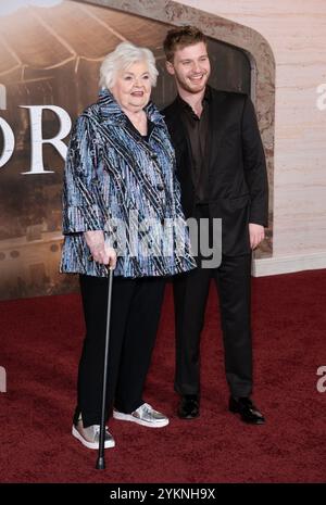 Los Angeles, États-Unis. 18 novembre 2024. LOS ANGELES, CA. 18 novembre 2024 : Fred Hechinger et June Squibb à la première de LOS ANGELES pour Gladiator II au TCL Chinese Theatre. Crédit photo : Paul Smith/Alamy Live News Banque D'Images