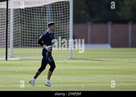 Ezeiza, Argentine - 18 novembre 2024 : Lionel Scaloni, entraîneur de l'équipe nationale Argentine de football, s'adresse aux médias lors d'une conférence de presse au centre d'entraînement de l'équipe à Ezeiza. En prévision du prochain match de qualification pour la Coupe du monde contre le Pérou à la Bombonera, le stade emblématique de Boca Juniors, Scaloni a exprimé sa confiance dans la performance de son équipe malgré sa récente défaite face au Paraguay. L’entraîneur a souligné la résilience de l’équipe et sa préparation pour la rencontre décisive. (Photo UNAR photo) Banque D'Images