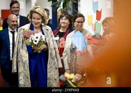 Gand, Belgique. 19 novembre 2024. La reine Mathilde de Belgique photographiée lors d’une visite à l’école primaire Desire Van Monckhoven à Gand, mardi 19 novembre 2024. Cette semaine, l’école accueille le DITO vzw, une organisation qui, entre autres, permet aux personnes handicapées de lire à haute voix dans les écoles. BELGA PHOTO DIRK WAEM crédit : Belga News Agency/Alamy Live News Banque D'Images