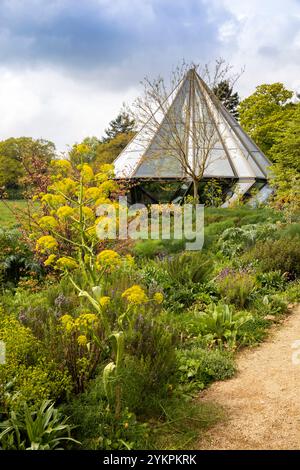 Royaume-Uni, Angleterre, West Sussex, Midhurst, Woolbeding Gardens, Glasshouse tropicale du jardin de la route de la soie Banque D'Images