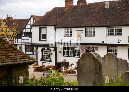 Royaume-Uni, Angleterre, West Sussex, Midhurst, Church Hill, Swan Inn de Churchyard Banque D'Images