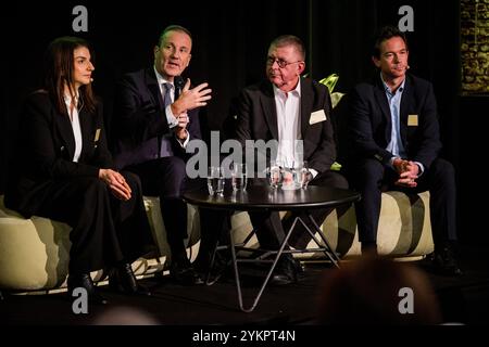 A L'ATTENTION DES RÉDACTEURS - COUVERTURE DEMANDÉE À BELGA PAR EPI - UTILISATION ÉDITORIALE UNIQUEMENT - responsable des paiements Belfius Turkan Goktas, BNP Paribas Fortis CEO Michael Anseeuw, General Manager Payments and Cards KBC Belgium Ivo de Meersman et Global Product Lead Payments ING Amaury Vanthournout photographiés lors du lancement de Wero, la nouvelle solution de paiement numérique de l'Initiative européenne (EPI), à Tour & taxis, Bruxelles, mardi 19 novembre 2024. Les clients pourront envoyer et recevoir de l’argent par le biais de paiements instantanés de compte à compte en moins de 10 secondes, via leur application bancaire et le Wer Banque D'Images