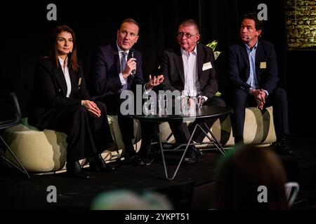 A L'ATTENTION DES RÉDACTEURS - COUVERTURE DEMANDÉE À BELGA PAR EPI - UTILISATION ÉDITORIALE UNIQUEMENT - responsable des paiements Belfius Turkan Goktas, BNP Paribas Fortis CEO Michael Anseeuw, General Manager Payments and Cards KBC Belgium Ivo de Meersman et Global Product Lead Payments ING Amaury Vanthournout photographiés lors du lancement de Wero, la nouvelle solution de paiement numérique de l'Initiative européenne (EPI), à Tour & taxis, Bruxelles, mardi 19 novembre 2024. Les clients pourront envoyer et recevoir de l’argent par le biais de paiements instantanés de compte à compte en moins de 10 secondes, via leur application bancaire et le Wer Banque D'Images