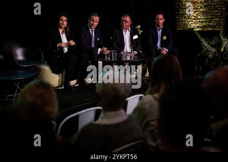 A L'ATTENTION DES RÉDACTEURS - COUVERTURE DEMANDÉE À BELGA PAR EPI - UTILISATION ÉDITORIALE UNIQUEMENT - responsable des paiements Belfius Turkan Goktas, BNP Paribas Fortis CEO Michael Anseeuw, General Manager Payments and Cards KBC Belgium Ivo de Meersman et Global Product Lead Payments ING Amaury Vanthournout photographiés lors du lancement de Wero, la nouvelle solution de paiement numérique de l'Initiative européenne (EPI), à Tour & taxis, Bruxelles, mardi 19 novembre 2024. Les clients pourront envoyer et recevoir de l’argent par le biais de paiements instantanés de compte à compte en moins de 10 secondes, via leur application bancaire et le Wer Banque D'Images