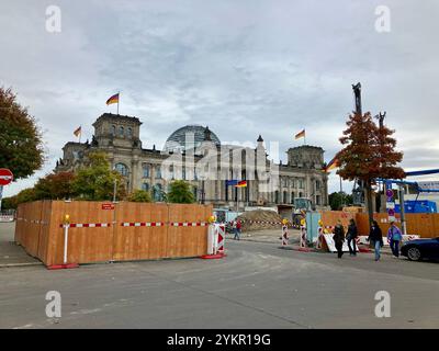 Travaux de construction devant le Reichstag, siège du Bundestag allemand. Platz der Republik, Berlin, Allemagne. 6 octobre 2023. Banque D'Images