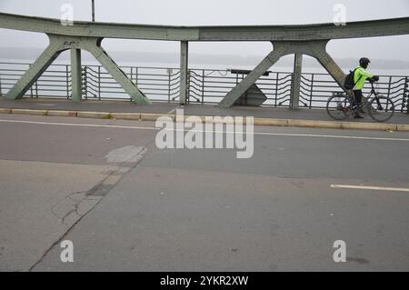 Berlin - Potsdam - Allemagne - 10 novembre 2024 - Pont Glienicke entre Berlin et Potsdam. (Photo de Markku Rainer Peltonen) Banque D'Images