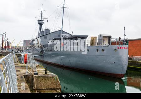 Belfast County Antrim N. Ireland 08 novembre 2024 - navire-musée HMS Caroline Light Cruiser à Alexandra Dock Titanic Quarter Banque D'Images