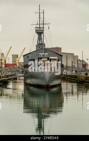 Belfast County Antrim N. Ireland 08 novembre 2024 - navire-musée HMS Caroline Light Cruiser à Alexandra Dock Titanic Quarter Banque D'Images