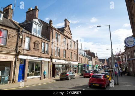 Une scène de rue de Castle Street Forfar, Angus, Écosse Banque D'Images