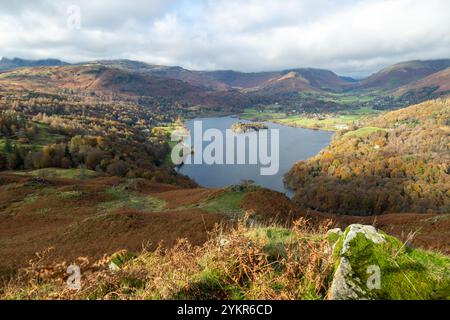 Regardant au nord de Loughrigg est tombé au-dessus de Grasmere, Lake District, Angleterre Banque D'Images